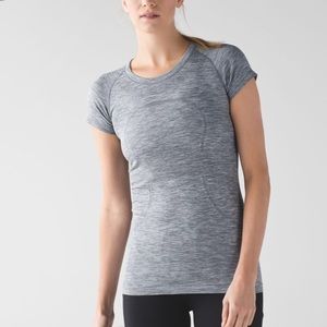 Lulu lemon swiftly t